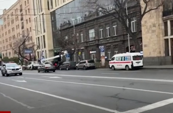 Երեկվա զբոսանքի դերասանությունն ու էսօրվա փողոցներ փակելը (տեսանյութ)